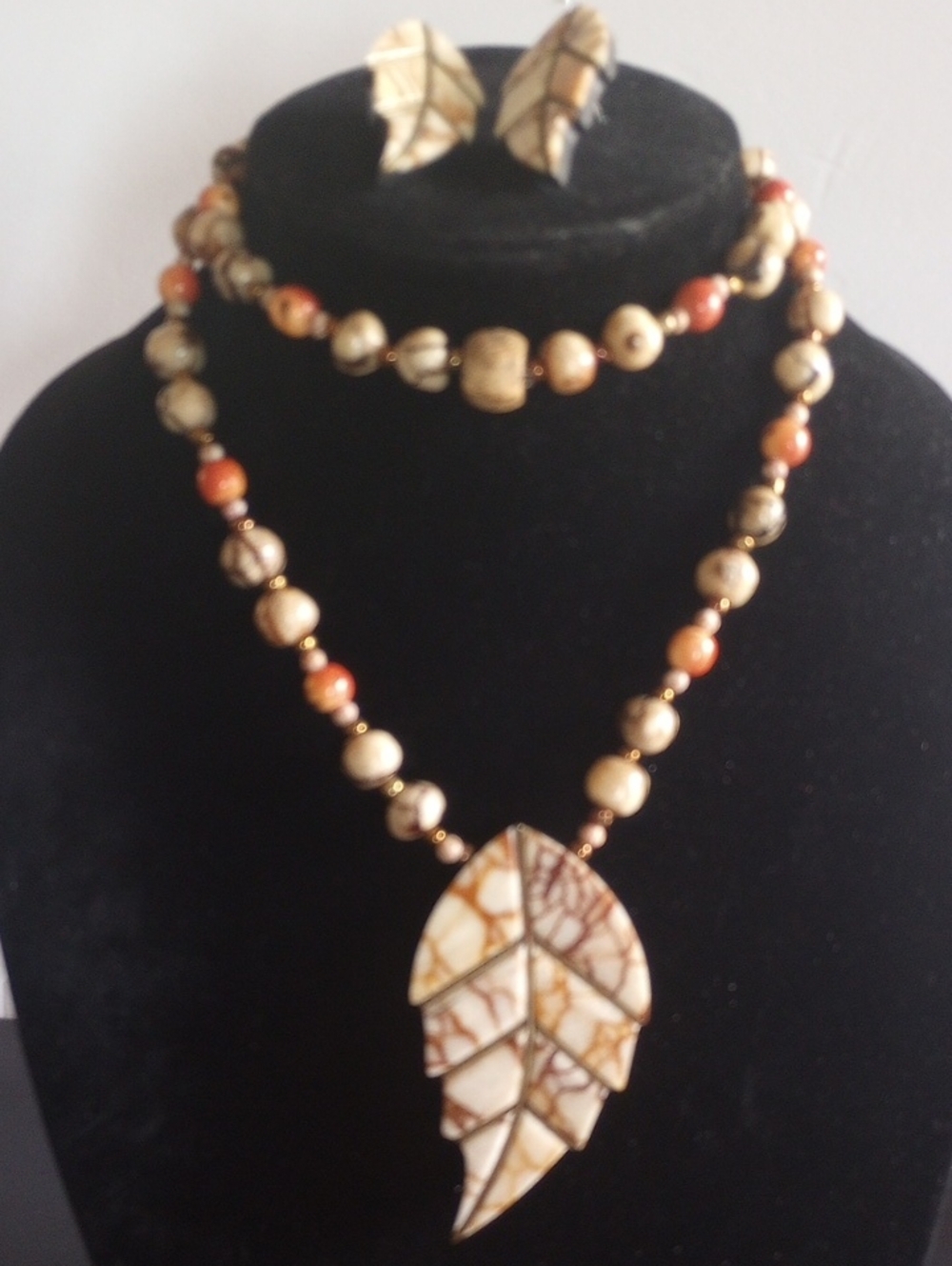Beige and Coral Stone Leaf Pendant Necklace and Earring Set